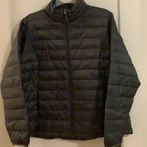 AMAZON ESSENTIALS Lightweight Packable Puffer Jacket